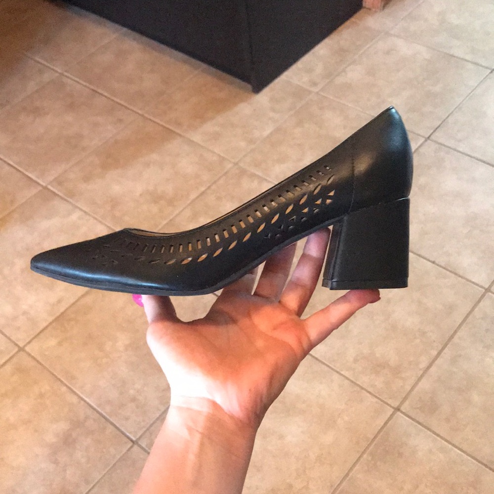 Brand new - block heel pointed toe pump